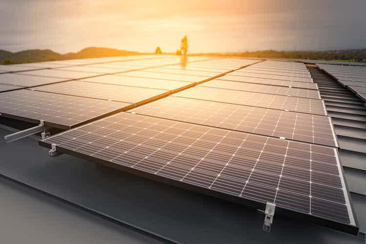 Kit solaire JinkoSolar de 4kWc pour une maison de 80m²