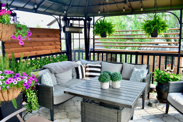 Aménagement d'un coin repas sous une pergola