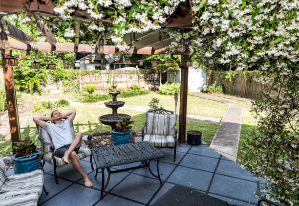 Créer un espace de vie extérieur avec une pergola